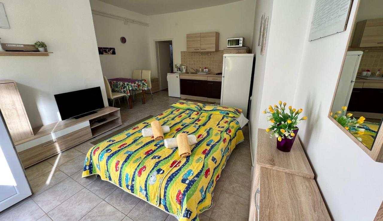 Banjol Apartaments Oma & Opa מראה חיצוני תמונה