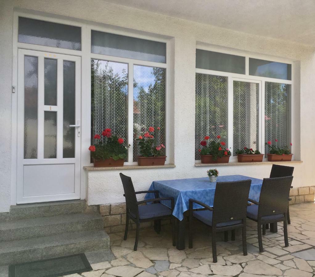 Banjol Apartaments Oma & Opa מראה חיצוני תמונה